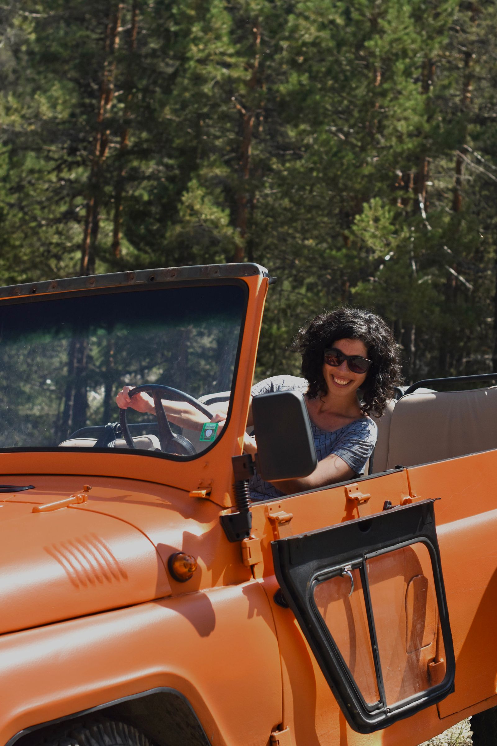 Friends loading beach gear into a rental car